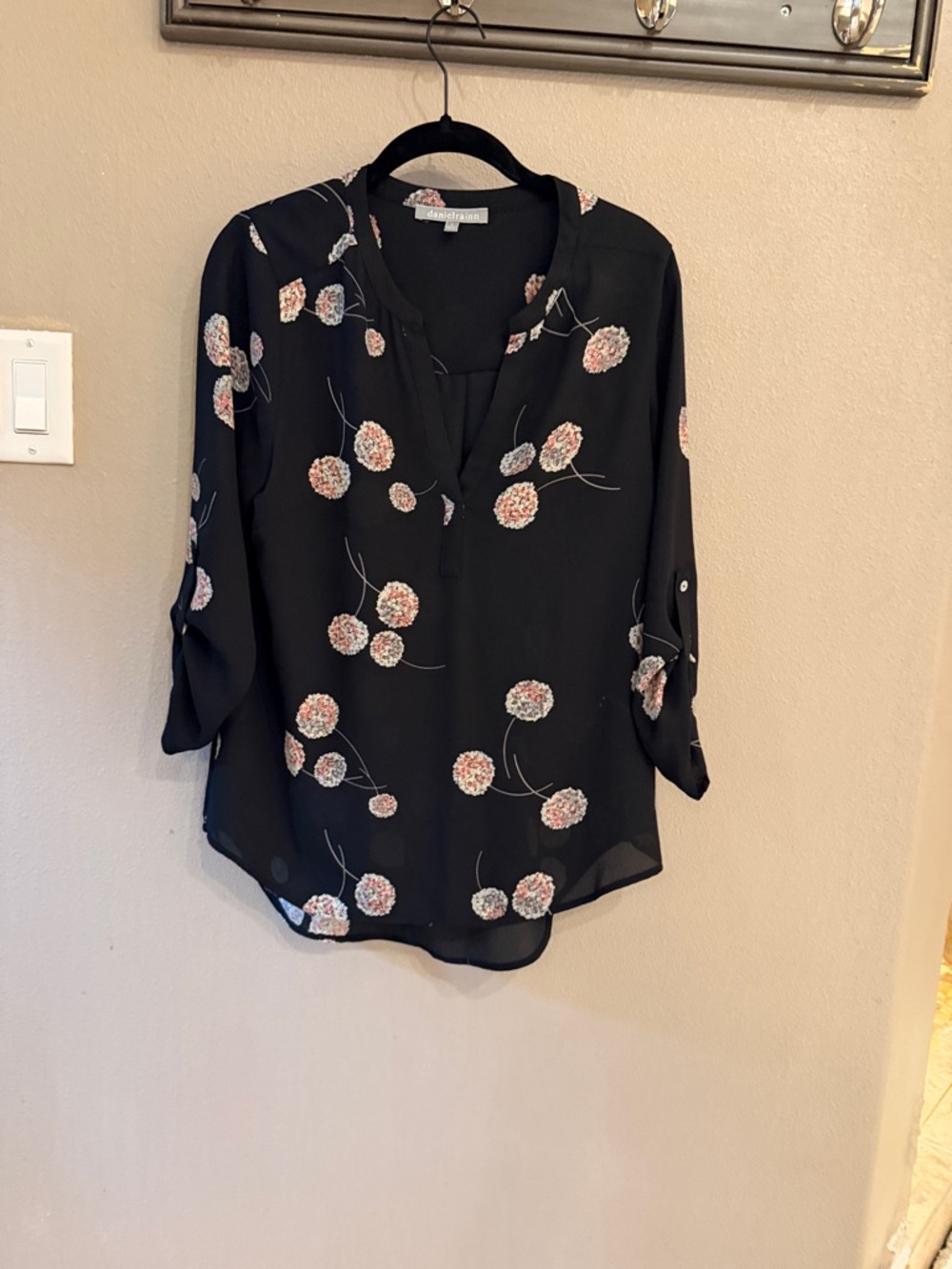 Dana Buchman Black Floral V-Neck Tunic Blouse